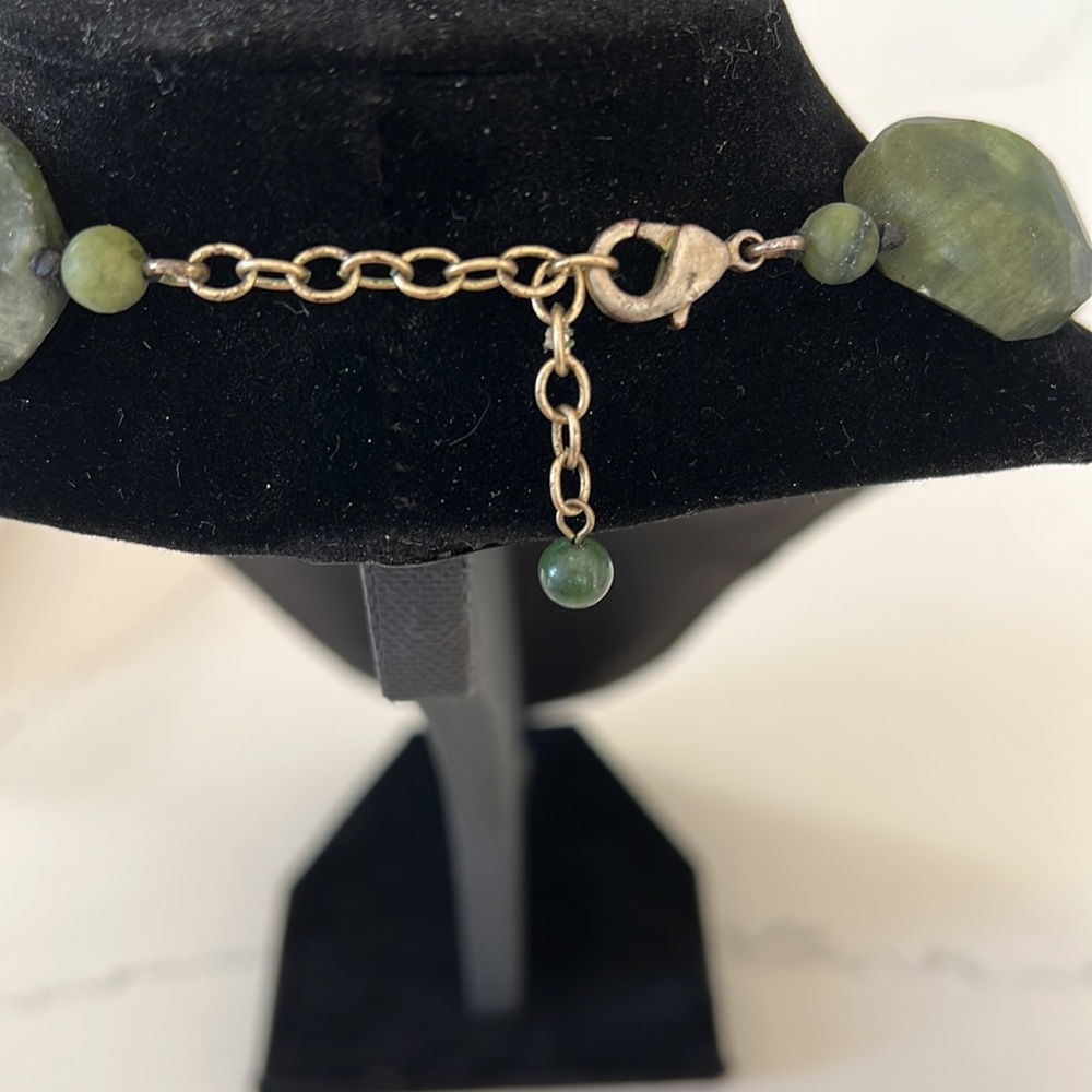 Green statement necklace - Picture 3 of 3